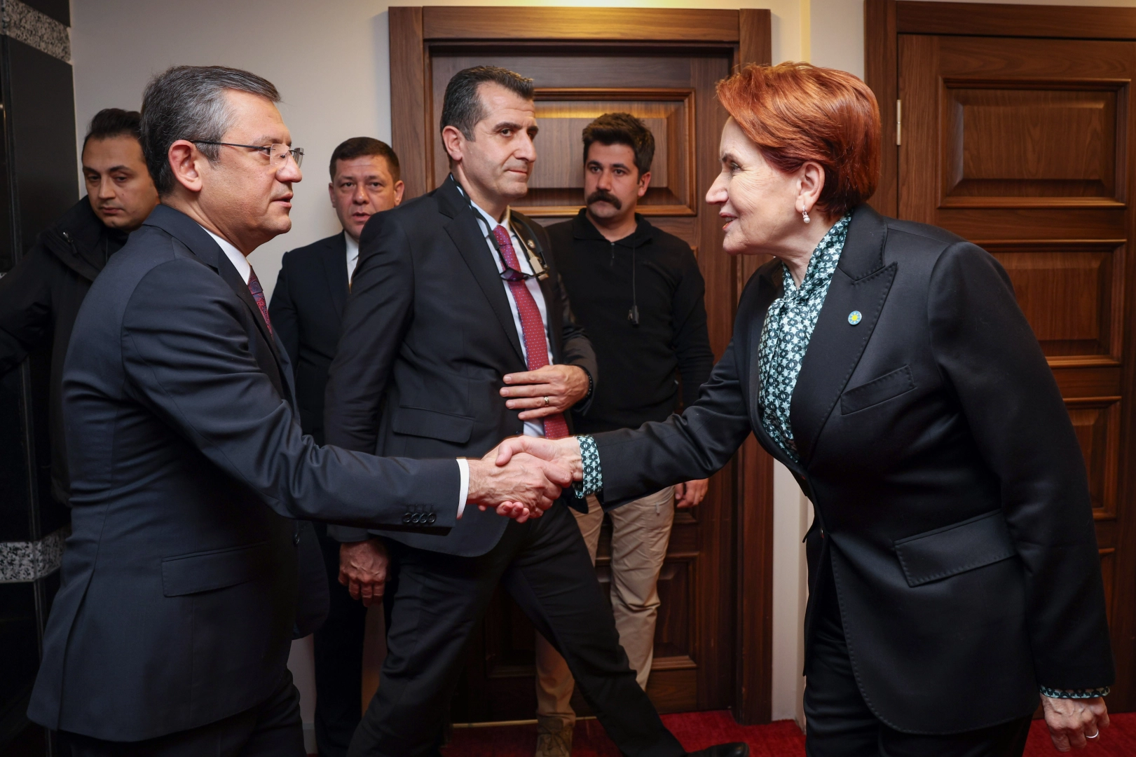 CHP lideri Özel’den Meral Akşener’e taziye ziyareti