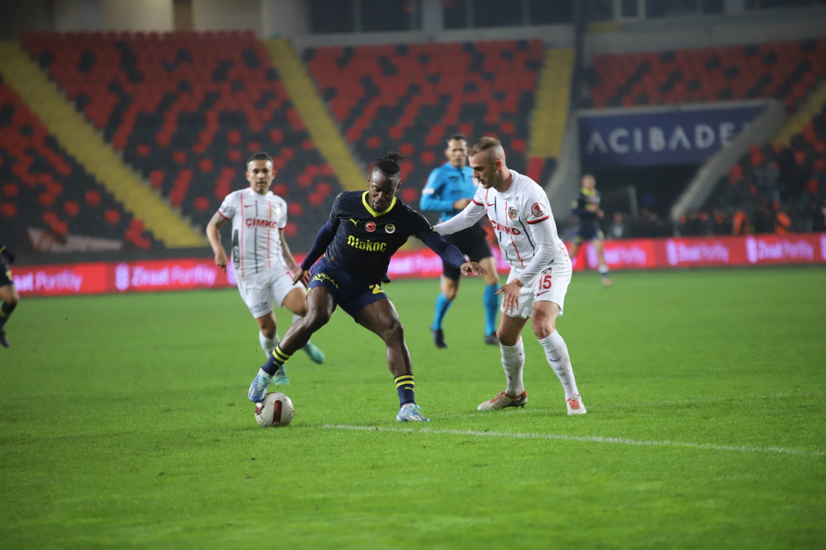 Fenerbahçe, çeyrek finalde haberinin görseli