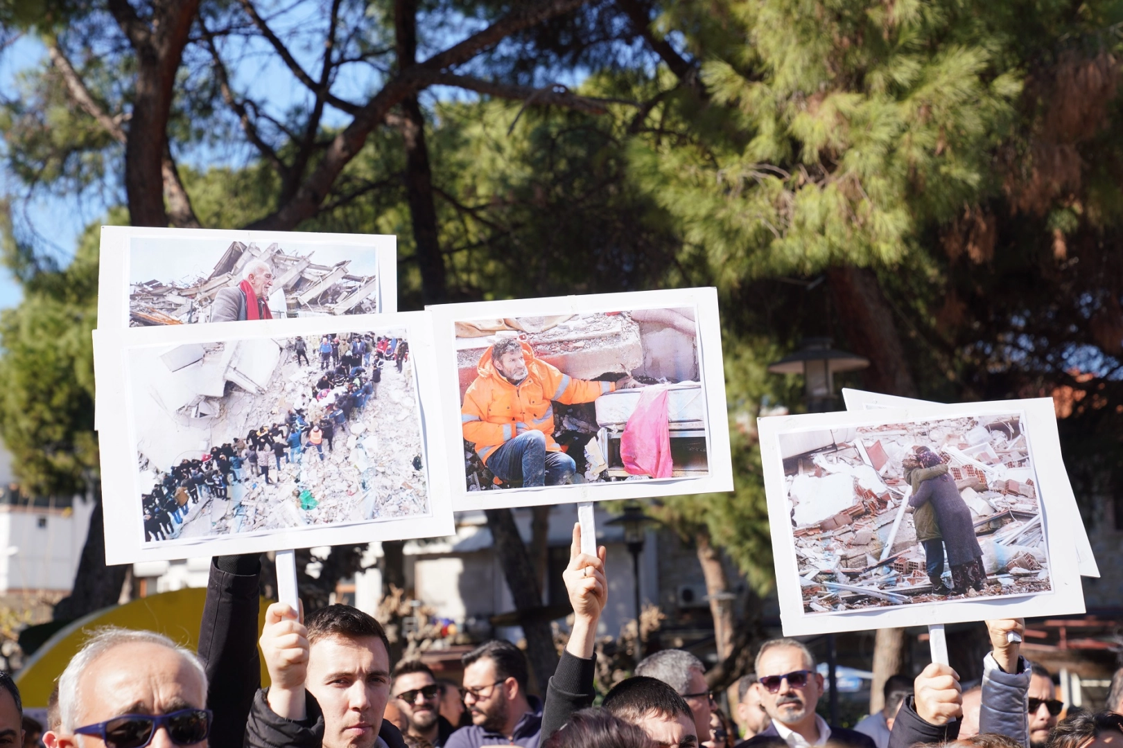 Depremde hayatını kaybedenler Seferihisar’da törenle anıldı