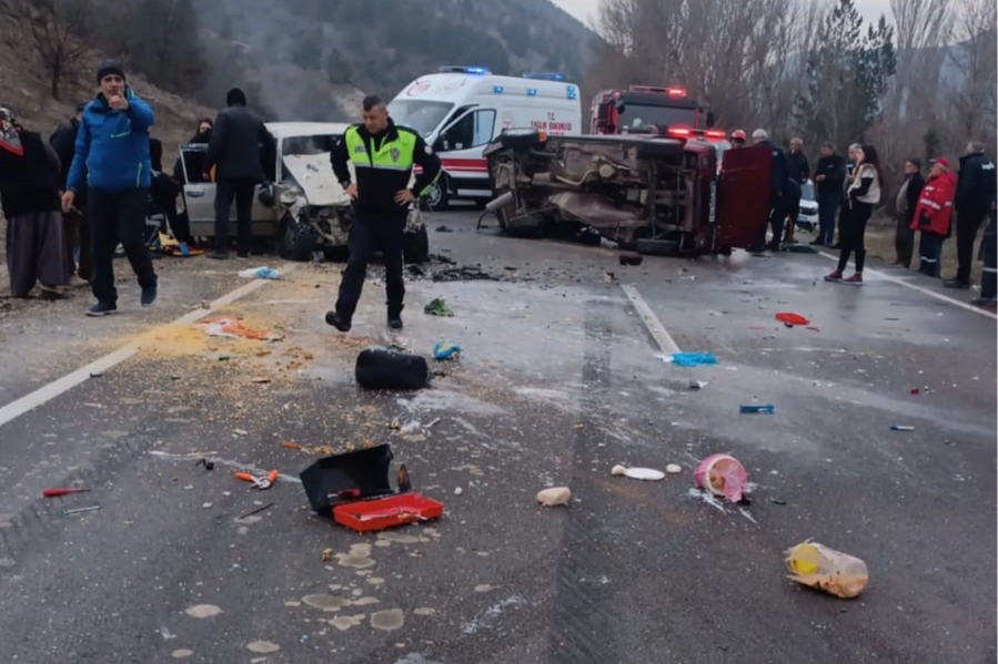 Ankara’da feci kaza: Ölüler var haberinin görseli