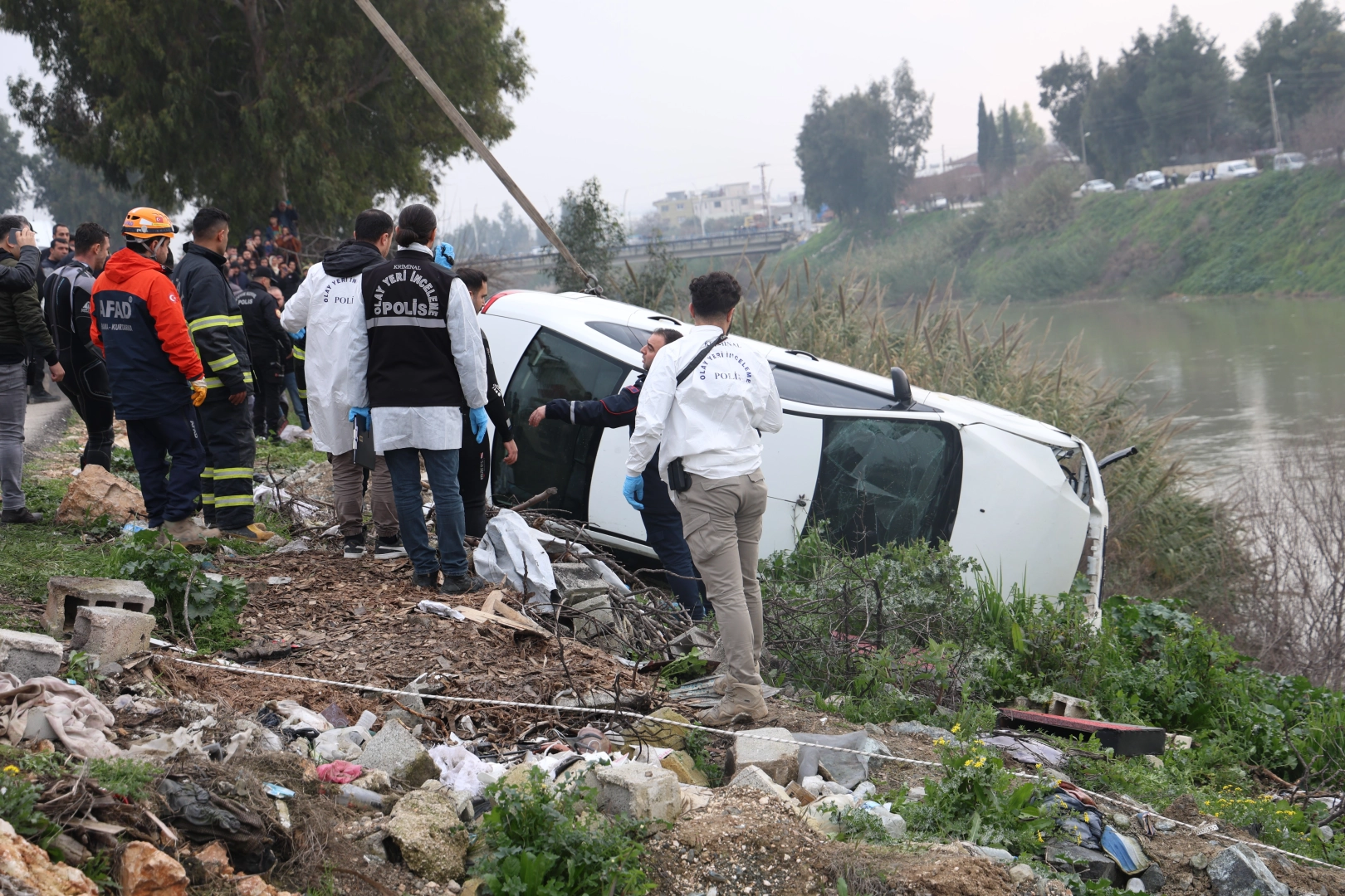 Asi Nehri’ne düşen otomobilde ölü bulundu