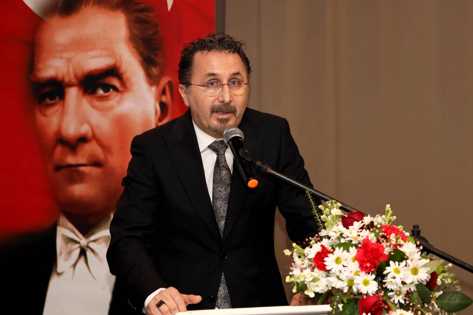 İZSİAD Başkanı Hüseyin Cengiz Rusya ambargosuna dikkat çekti haberinin görseli