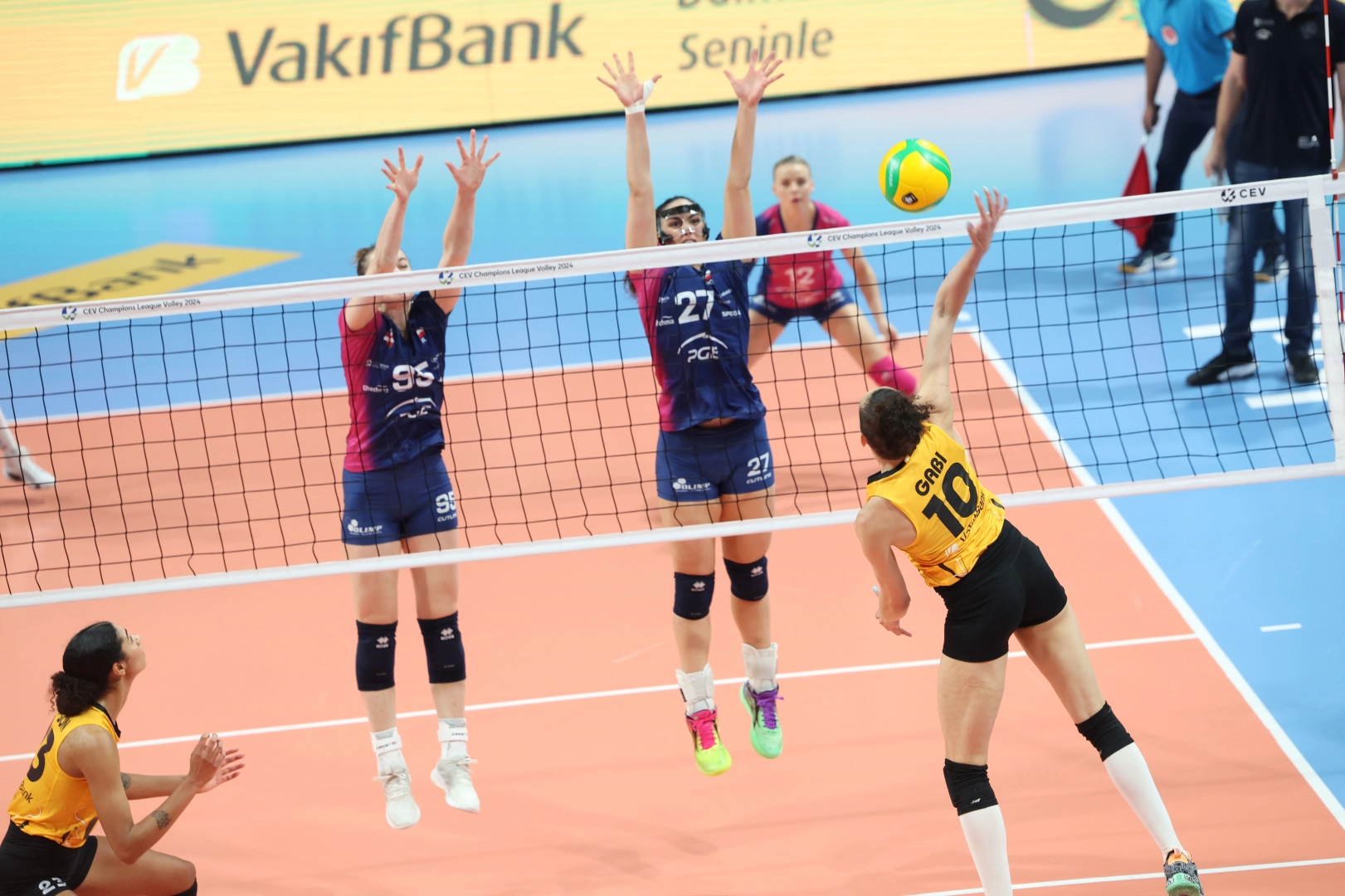 Vakıf Bank çeyrek finalde