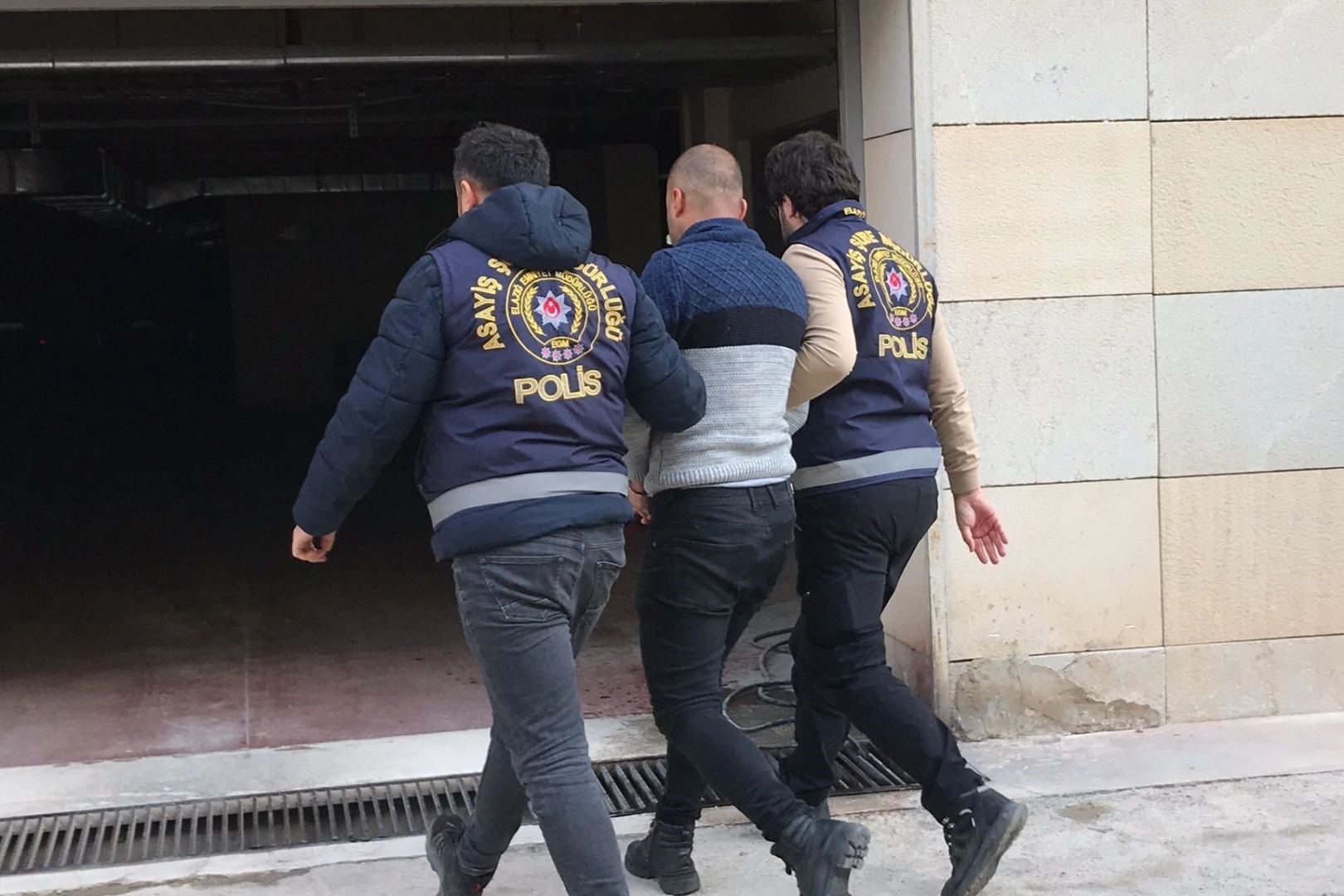 Eşini öldüren uzman çavuş adliyeye sevk edildi haberinin görseli