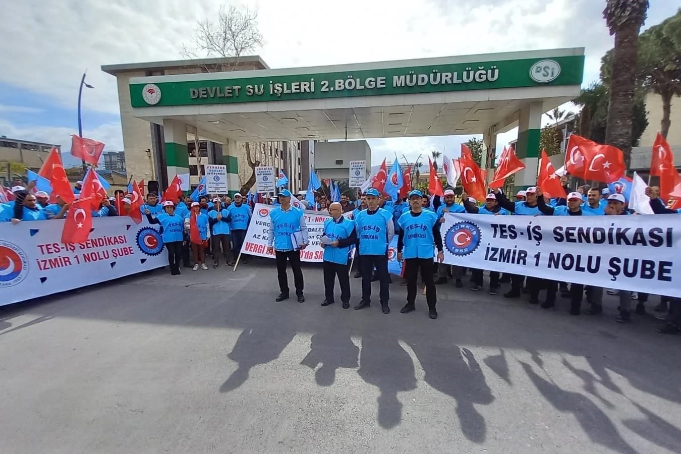 İzmir haber: DSİ işçilerinden düşük maaşa tepki