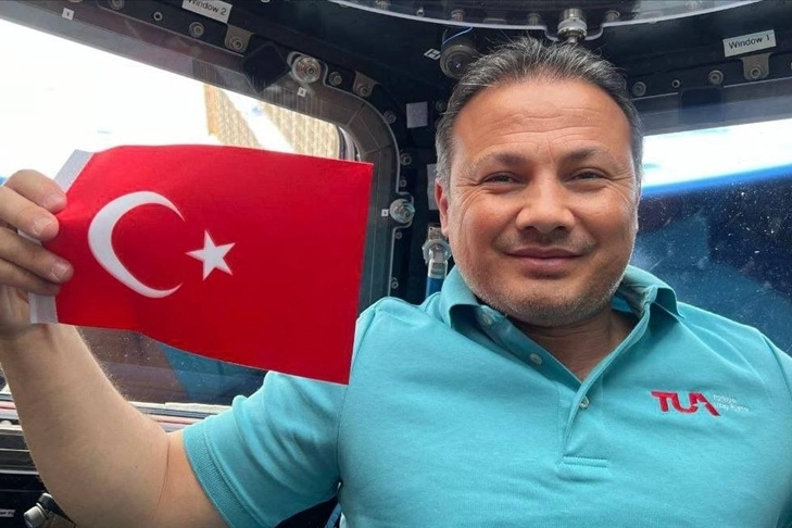 Türkiye, Astronot Alper Gezeravcı'yı bekliyor haberinin görseli