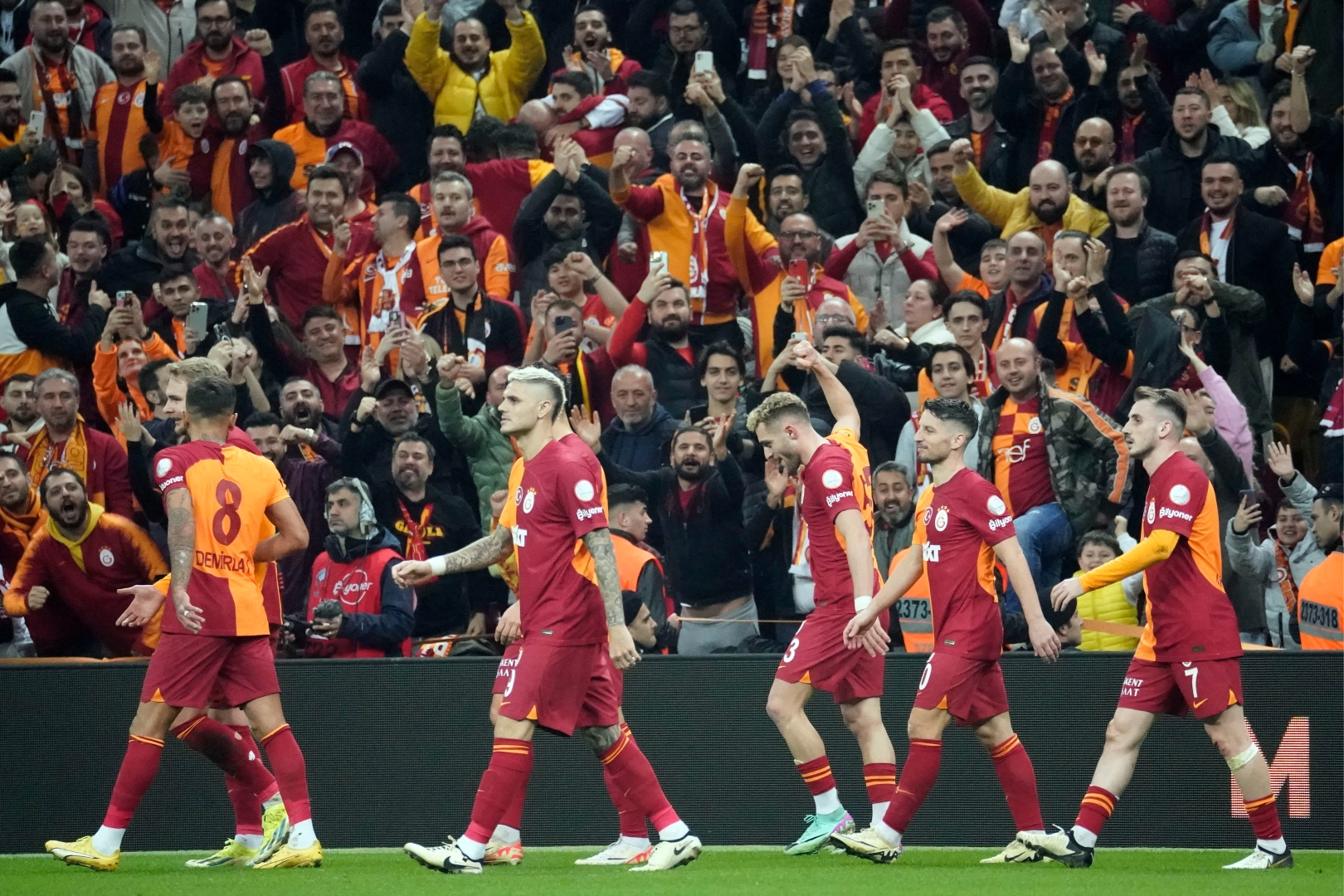 Galatasaray 3 puanı 2 golle aldı