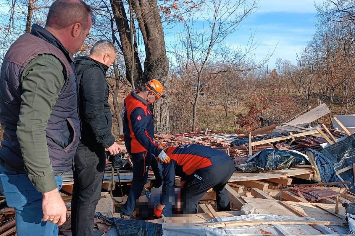 İnşaat halindeki kulübe çöktü: Yaşlı adam enkaz altında hayatını kaybetti