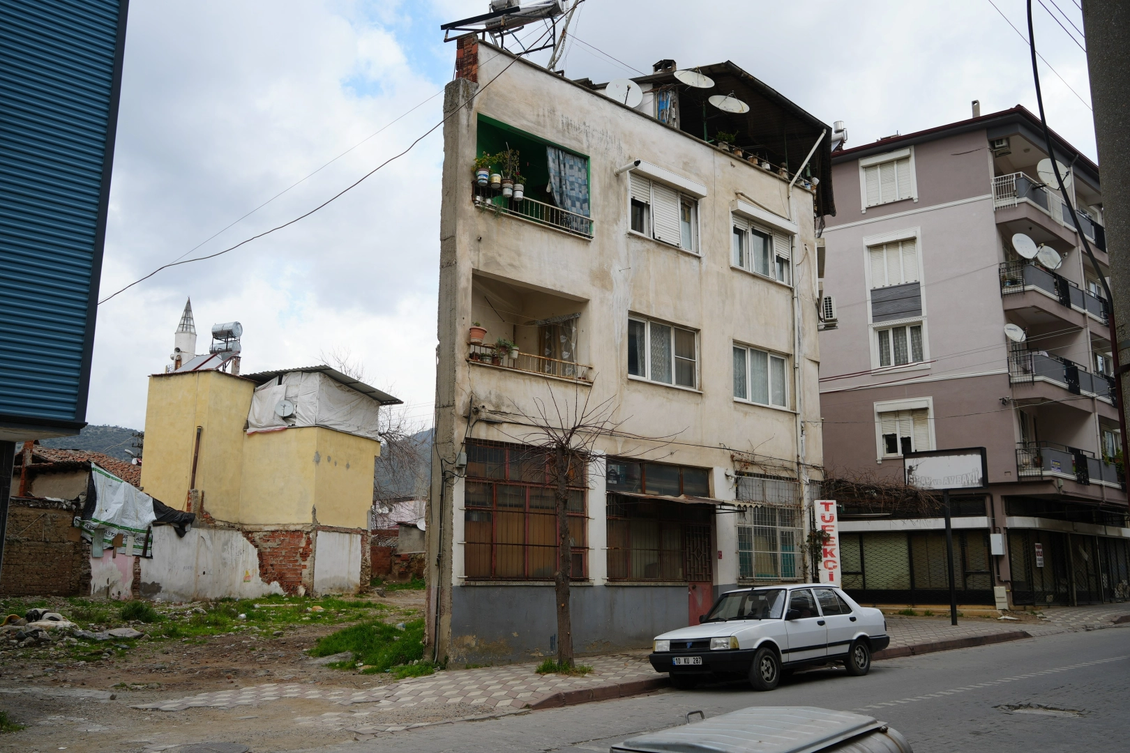 Balıkesir'deki bu ev görenleri hayrete düşürüyor