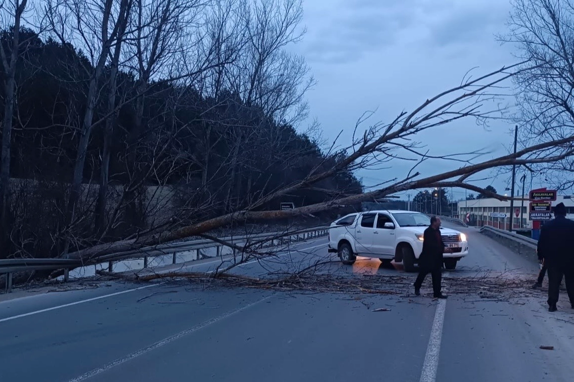 Bolu-Mudurnu yolu trafiğe kapandı