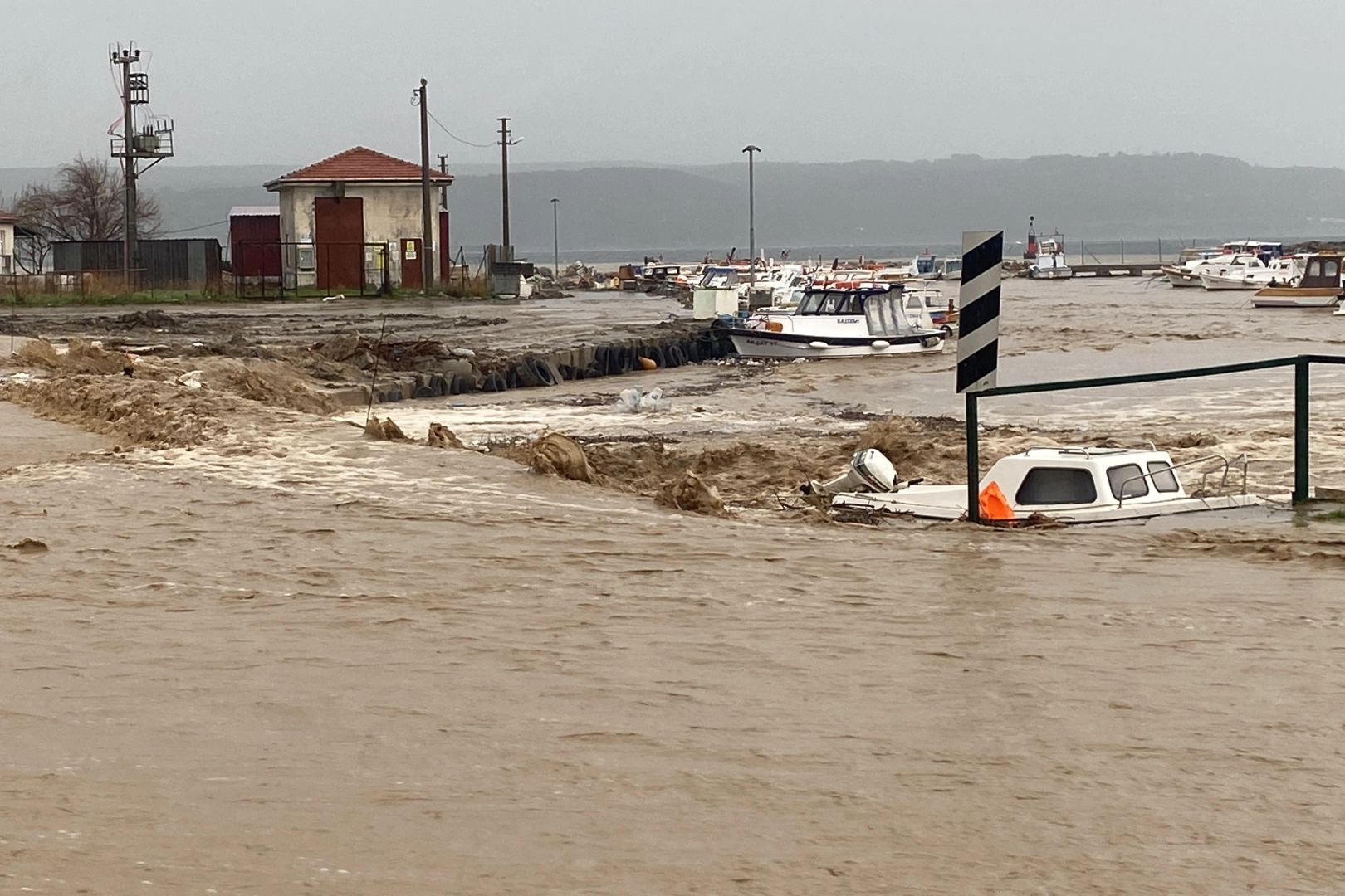 Çanakkale’de Kepez çayı taştı