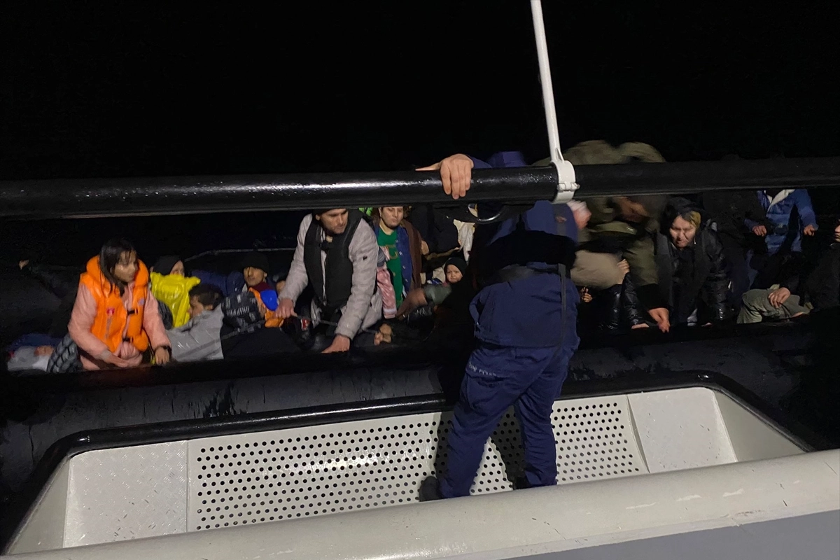 İzmir Haber: Dikili açıklarında 44 düzensiz göçmen kurtarıldı haberinin görseli