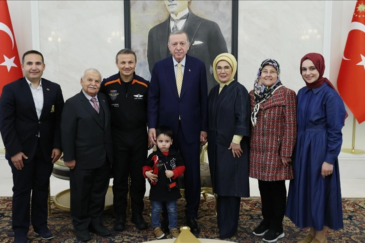 Emine Erdoğan'dan Türkiye'nin ilk astronotu Gezeravcı paylaşımı