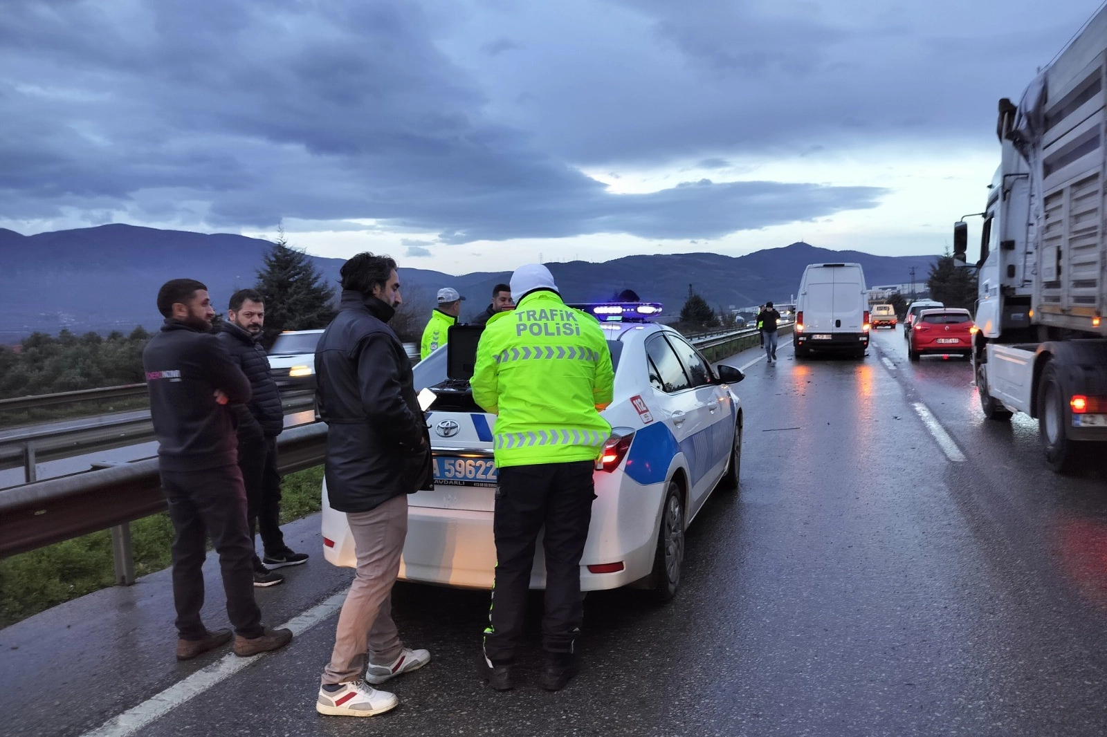 Yalova'da polisler ölümden döndü