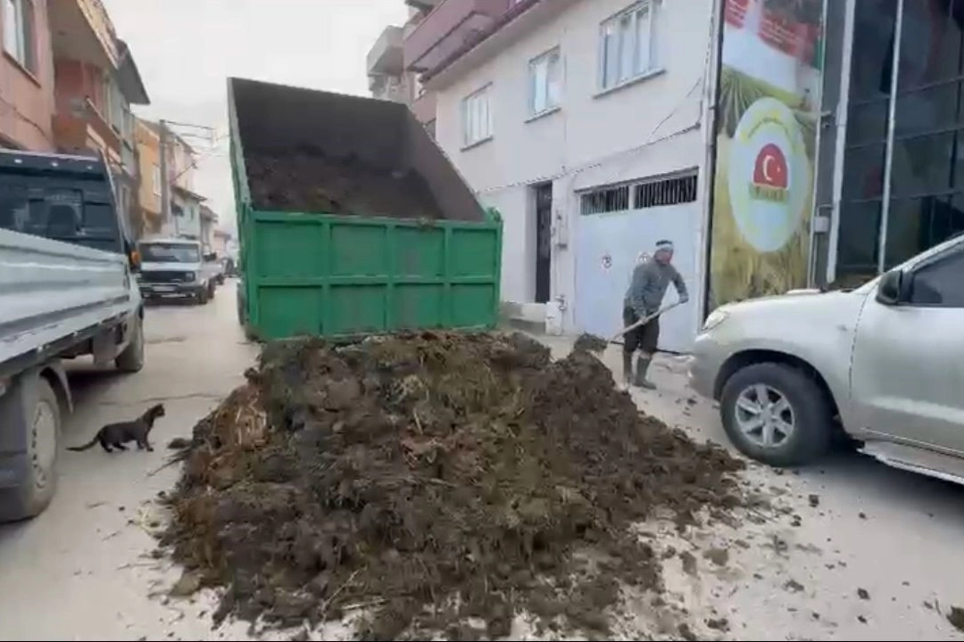 Çiftçilerden CHP’li adaya dışkılı protesto