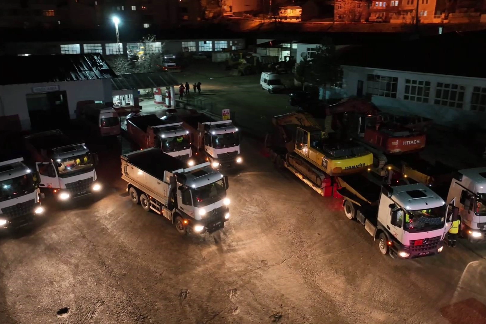 Tunceli’den Erzincan’a çok sayıda ekip ve iş makinesi