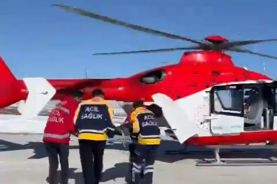 Van’da acil durum: Ambulans helikopter 65 yaşındaki hasta için havalandı