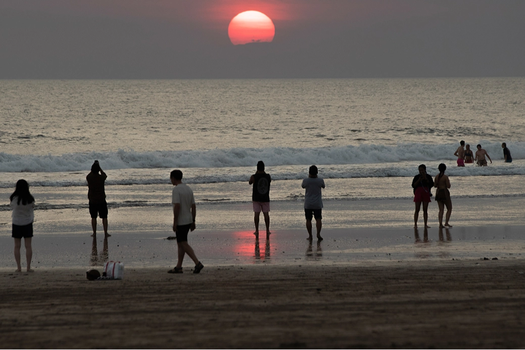 Bali adasına gidene 10 dolar vergi