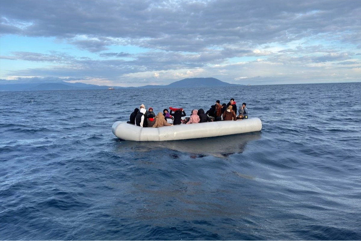 İzmir haber: Dikili açıklarında düzensiz göçmen operasyonu