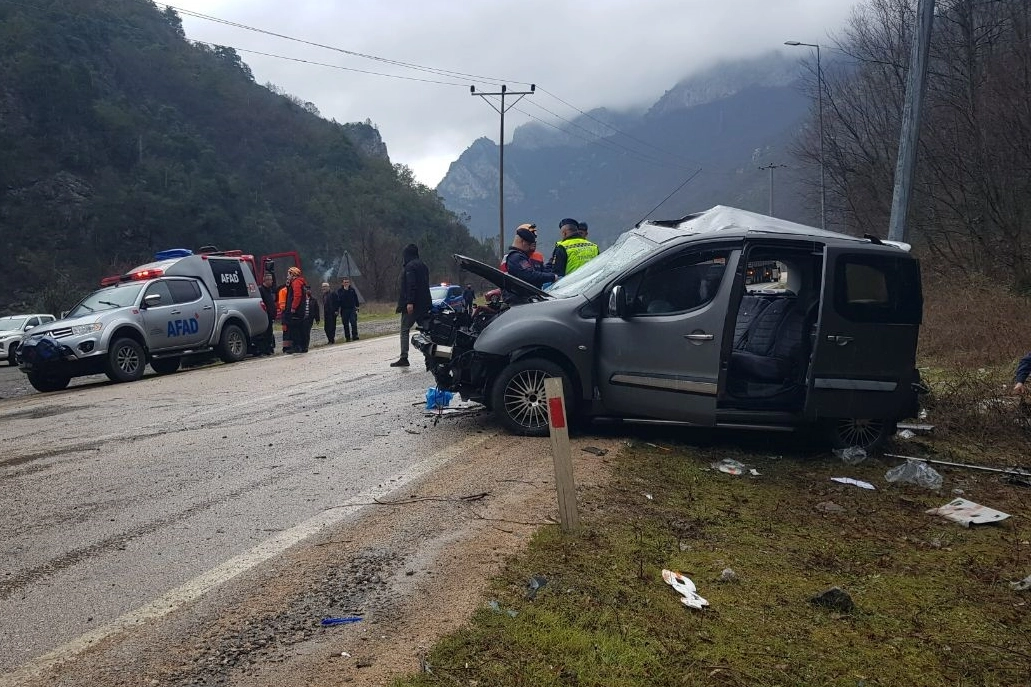 Ölüm onları cenazeye giderken yakaladı