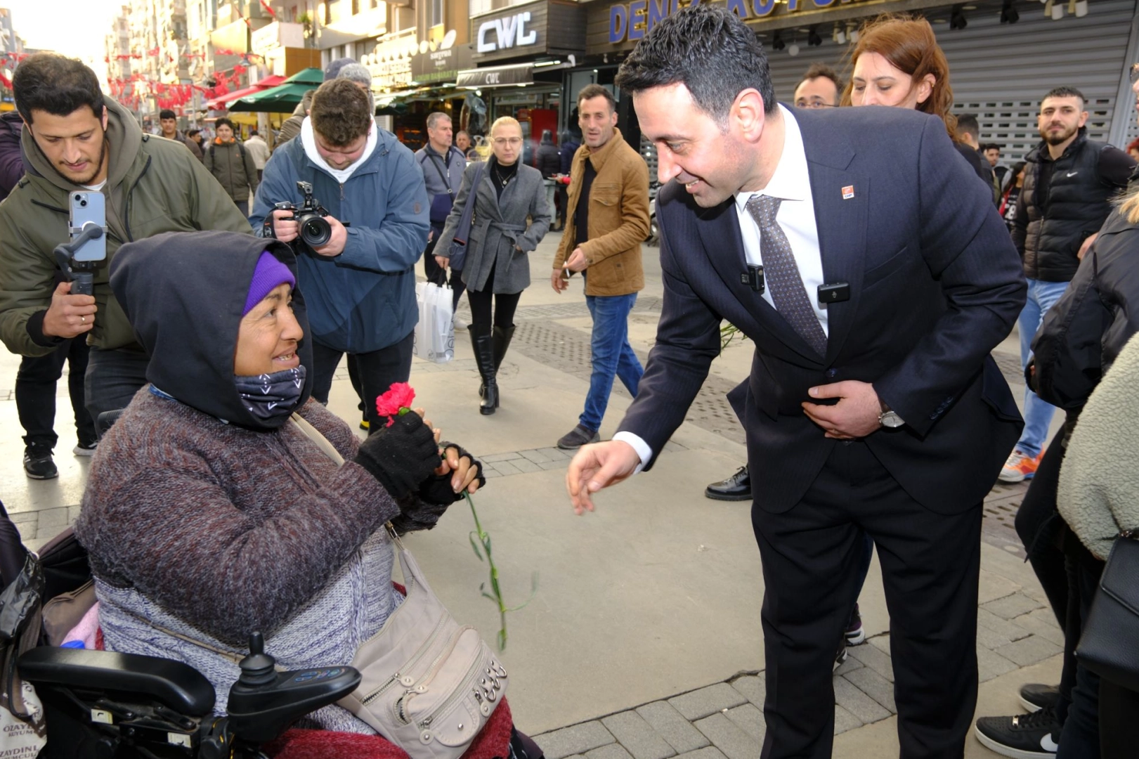 Sevginin ve saygının hakim olduğu bir Bayraklı inşa edeceğiz