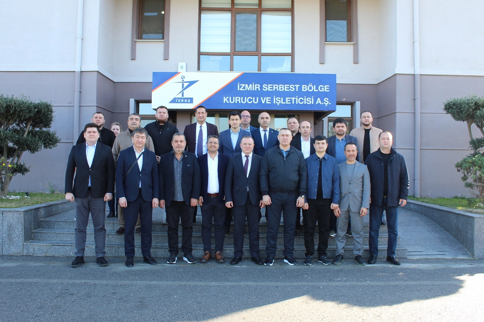 İZBAŞ İLE Özbekistan arasında ticaret köprüsü haberinin görseli