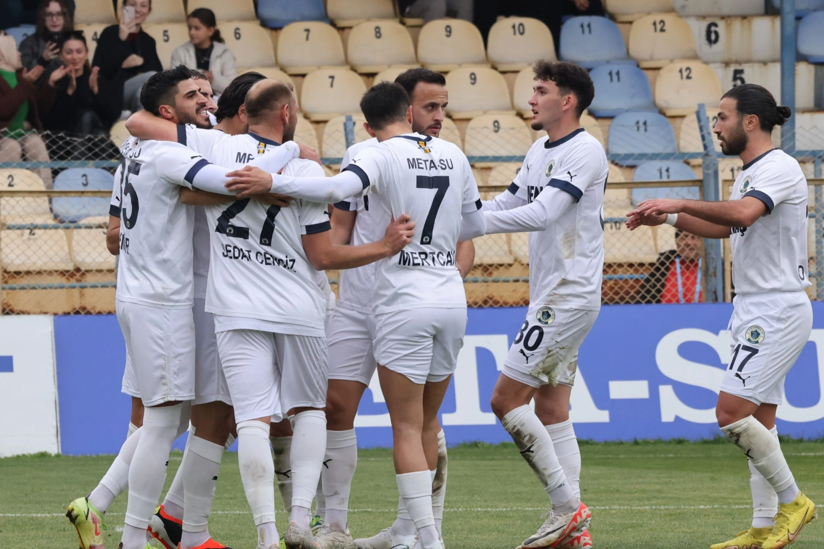 Menemen evinde İnegölspor'u ağırlıyor