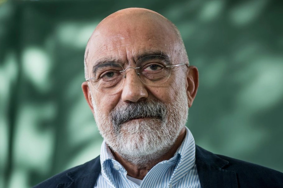 Yargıtay tarafından ikinci kez bozulan FETÖ davası kapsamında hapis cezası alan Ahmet Altan kimdir?