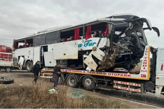 Yozgat'ta feci kaza: Yolcu otobüsü devrildi haberinin görseli
