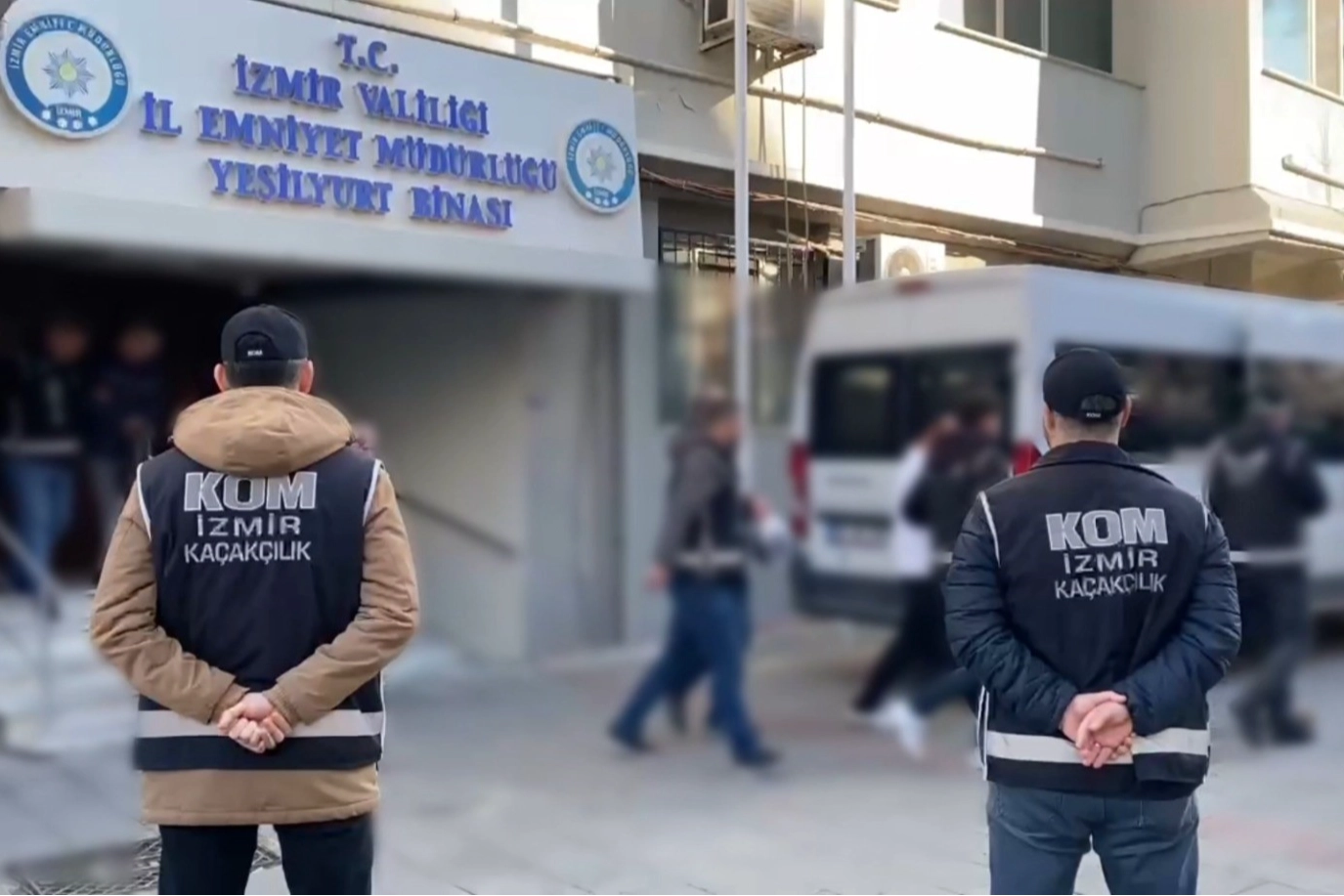 İzmir haber: FETÖ şüphelilerine operasyon! 15 gözaltı