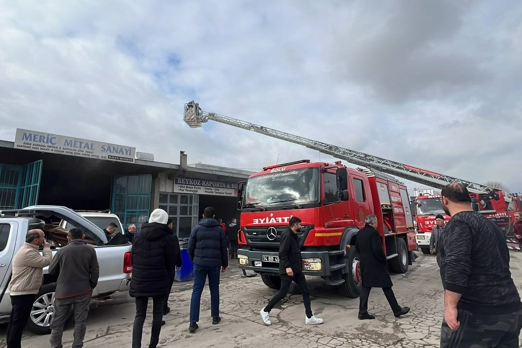 Bolu'da yangın: Kaporta dükkanı alev aldı