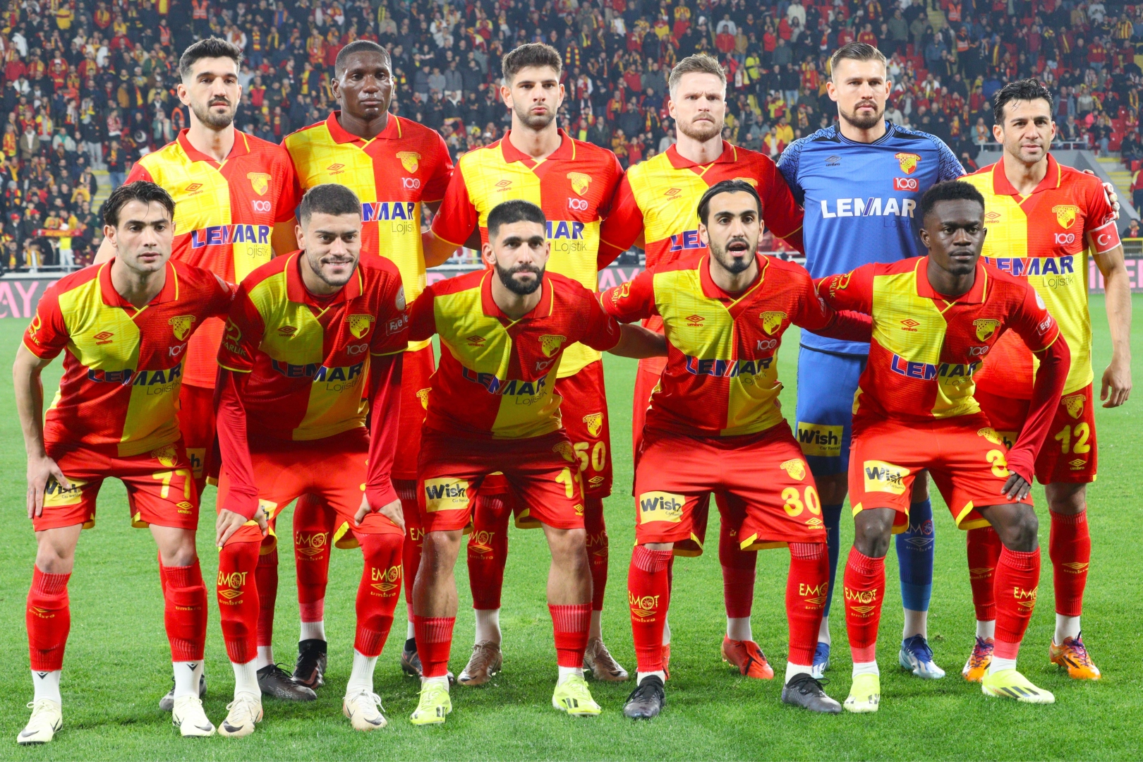 Göztepe  - Manisa Fk karşılaşmasında golsüz beraberlik haberinin görseli