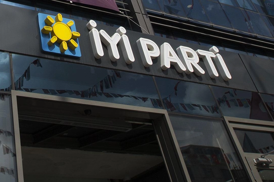 İYİ Parti o ismi adaylıktan geri çekti! haberinin görseli