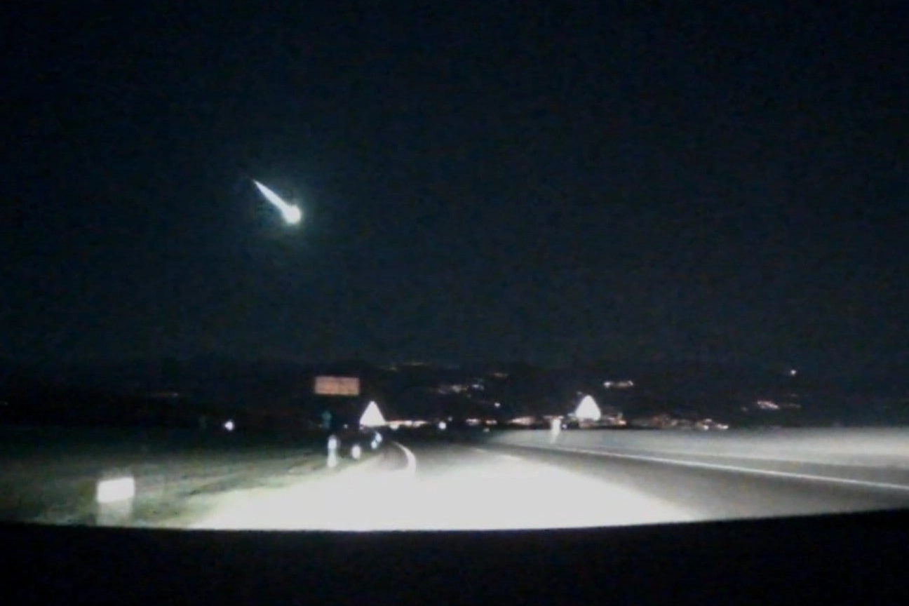 İzmir'de meteor düştü iddiası haberinin görseli