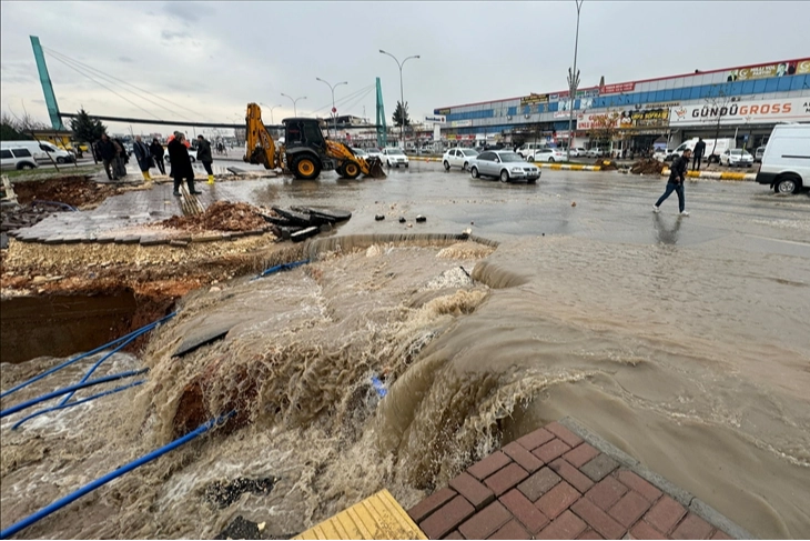 Şanlıurfa'da şiddetli sağanak: Tahliye çalışmaları başladı