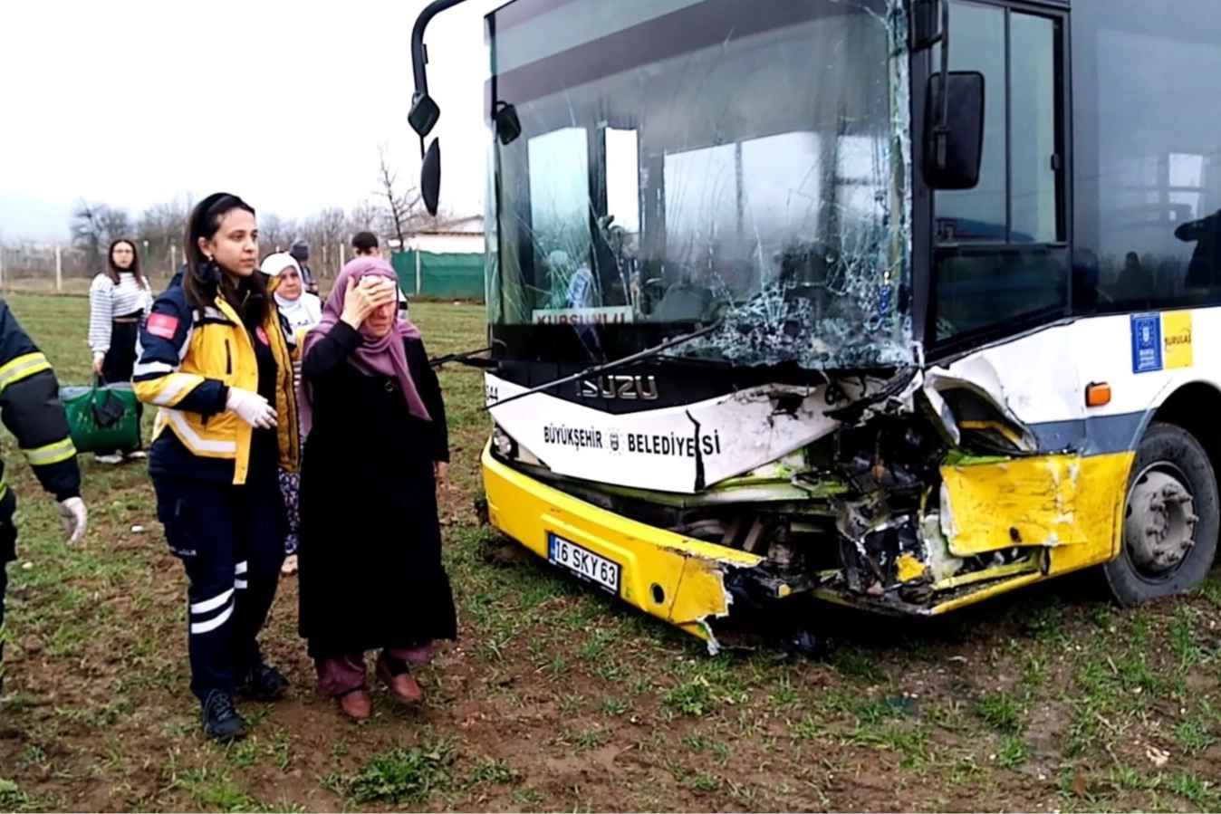 Bursa’da feci kaza: Halk otobüsü ile kafa kafaya çarpıştı haberinin görseli