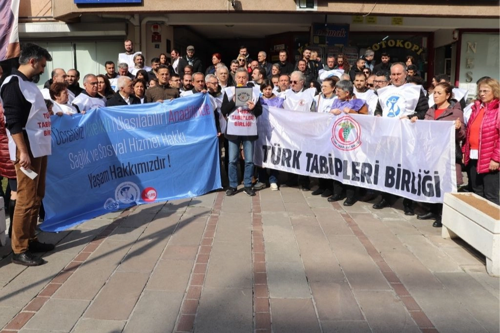 Hekimlerden kanun teklifine rest: Sağlık torbaya sığmaz!