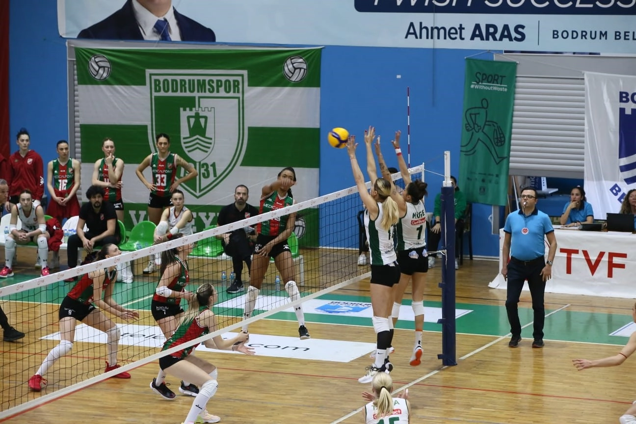 Voleybolda Ege derbisi: Kazanan Bodrumspor haberinin görseli