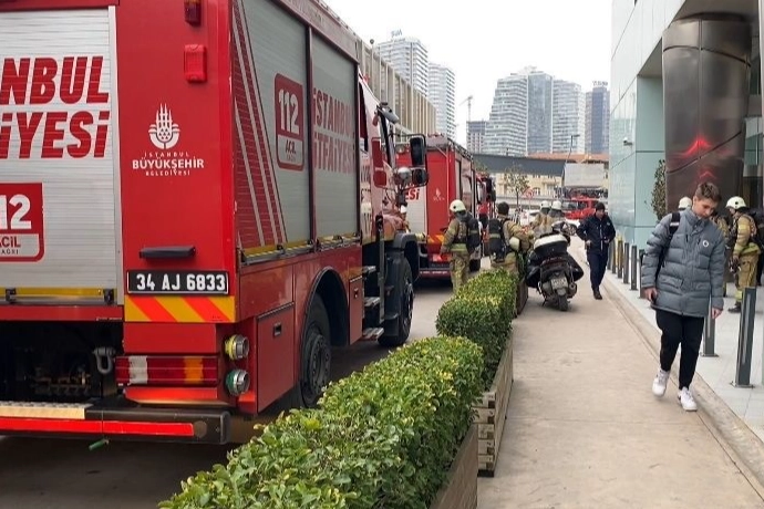 Üsküdar’da otopark da yangın çıktı