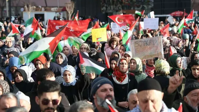 Elazığ’da binlerce kişi Filistin için yürüdü