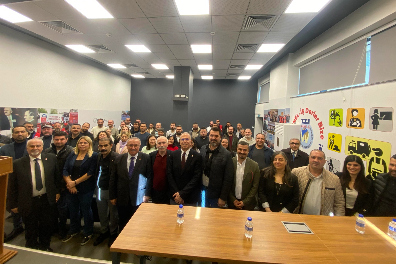 CHP Gaziemir adayı Işık'tan DİSK'e ziyaret haberinin görseli