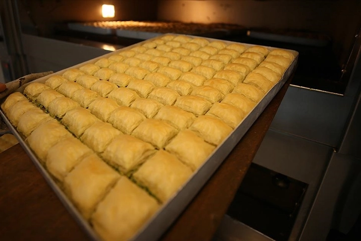 Liseli baklavacılardan 4 milyon gelir haberinin görseli