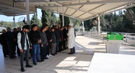 Zeynep Kılınç Adana'da toprağa verildi haberinin görseli