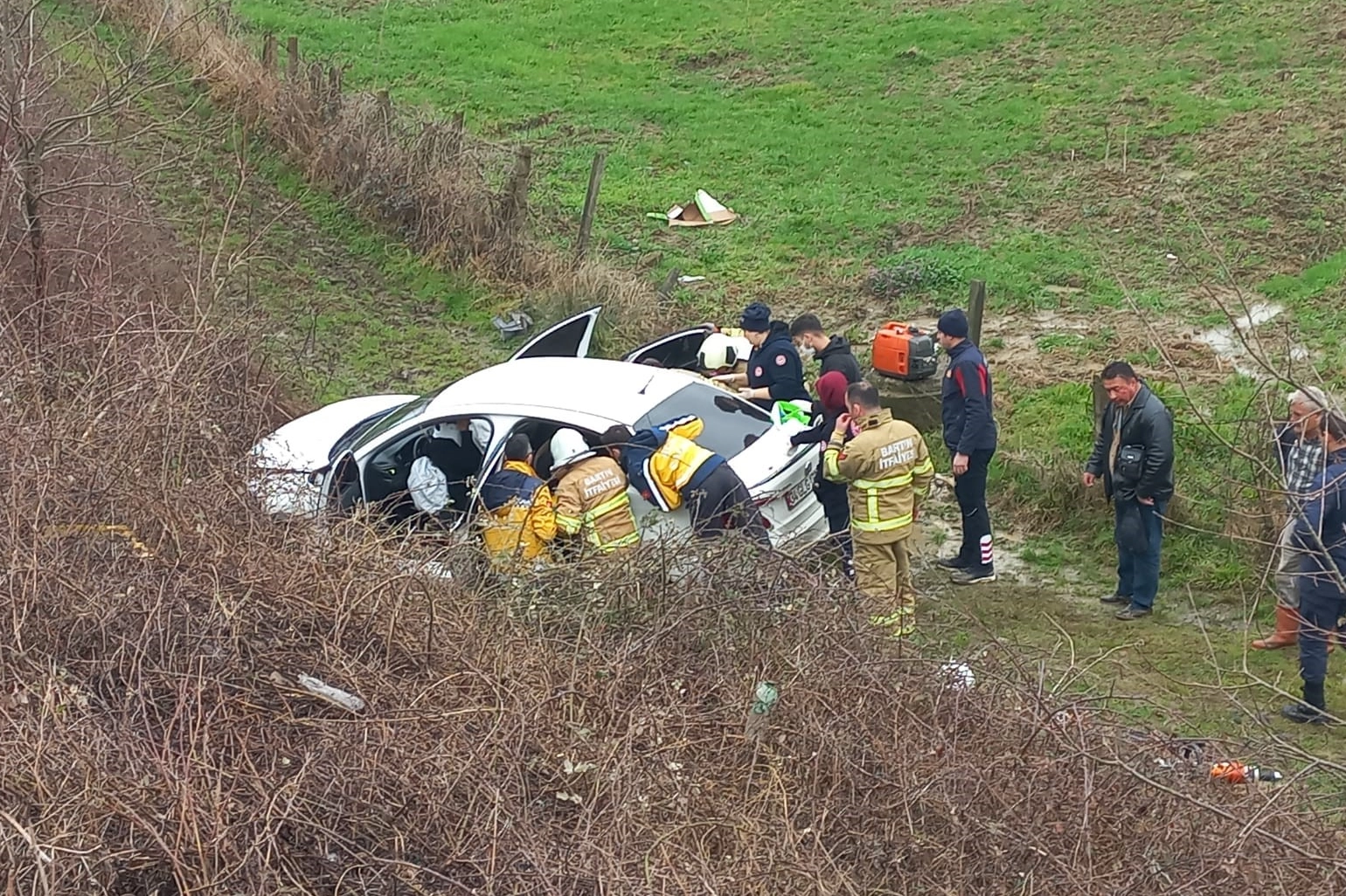 Bartın'da feci kaza! Otomobil araziye uçtu: 4 yaralı haberinin görseli