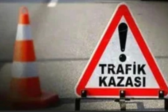 İstanbul'da makas atan araç refüje çarptı: 1 yaralı