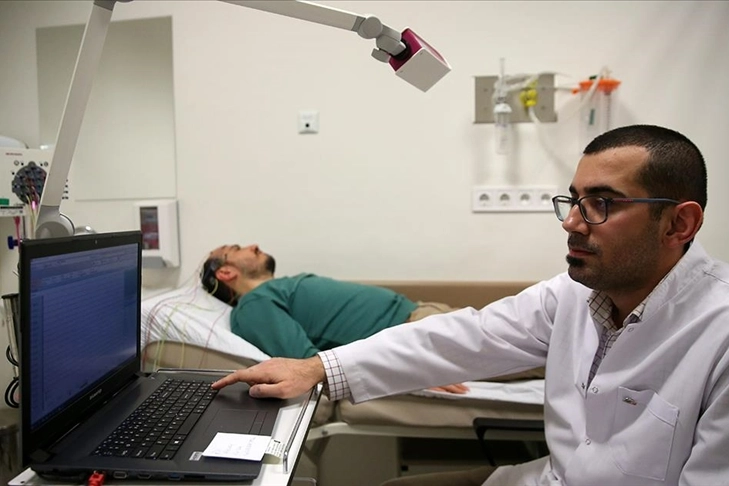 Çocukluk çağında epilepsi teşhisinde öğretmenlere de önemli görev düşüyor haberinin görseli