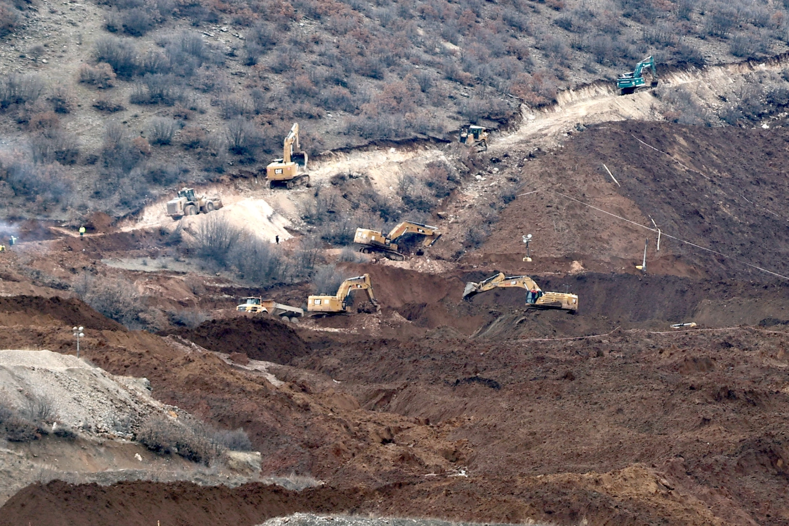 Gündem İliç: Sağlığa zararlı ağır metaller içeren atıkların nehre ulaşma tehlikesi var!