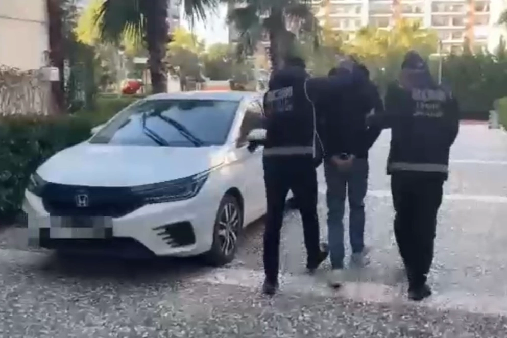 İzmir haber: Kırmızı bültenle aranan zanlı yakalandı