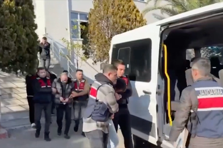 Bakan Yerlikaya duyurdu: Kafes-45 operasyonunda 63 şüpheli yakalandı haberinin görseli