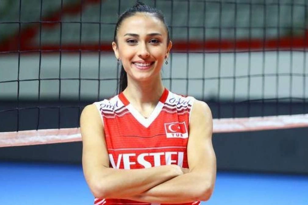 Milli voleybolcu Simge Aköz kimdir, kaç yaşındadır?